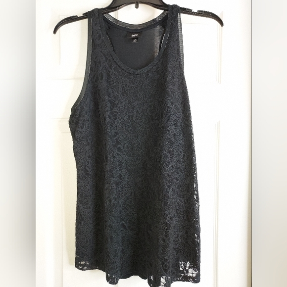 Black Lace front tank top - Picture 3 of 9